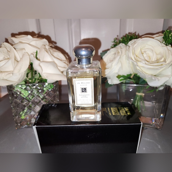 Vintage Pomegranate Noir Cologne by Jo Malone; 100ml / 3.4 fl.oz; 88-89% Full - Picture 15 of 15